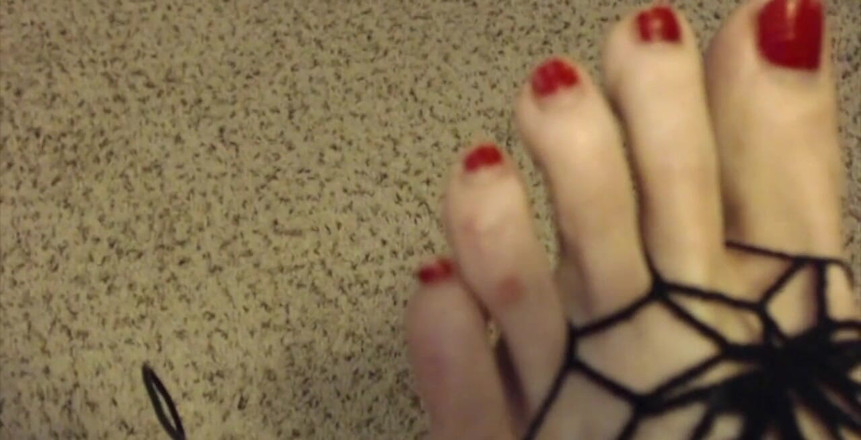 Jane Cane: Jala, kaki, dan melancap seluar dalam!