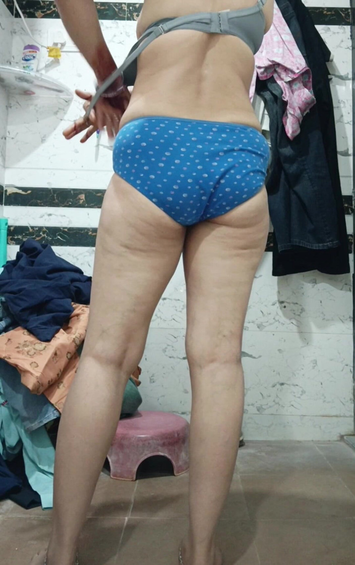 Priyahot77: Priya Bhabi Morning - quente show de bunda grande