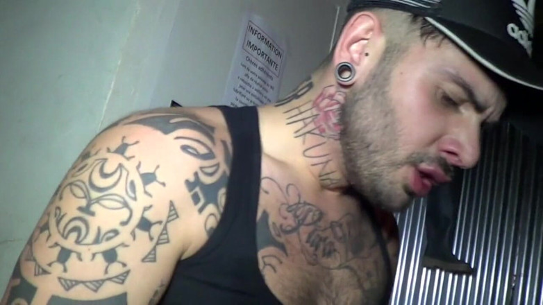 STRAIGHT BOY CURIOUS: Francuska dziwka Leo Senthy zerżnięta przez gwiazdę porno Aday Traun