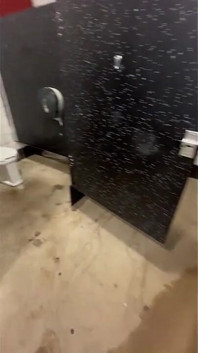 Conoceme en el cuarto de hombres después del partido