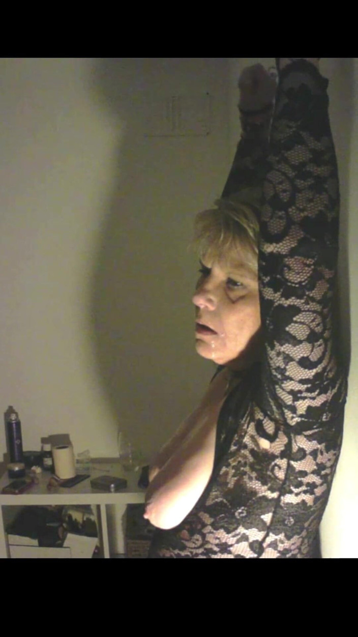 Milf-T: Ağzıma boşalıyor