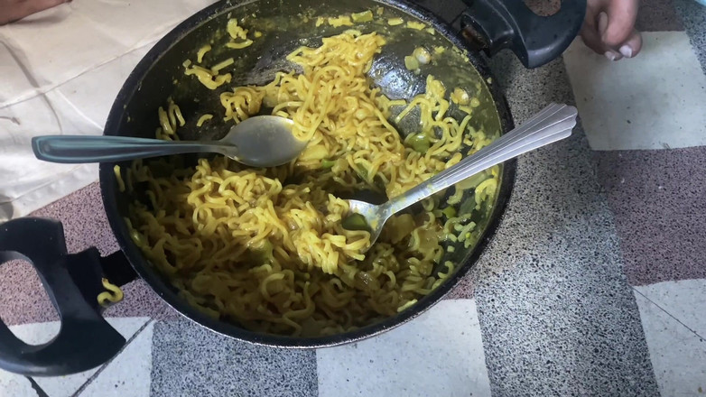 Pinkididi: Je baise ma belle-sœur dans la cuisine pendant qu’elle cuisine