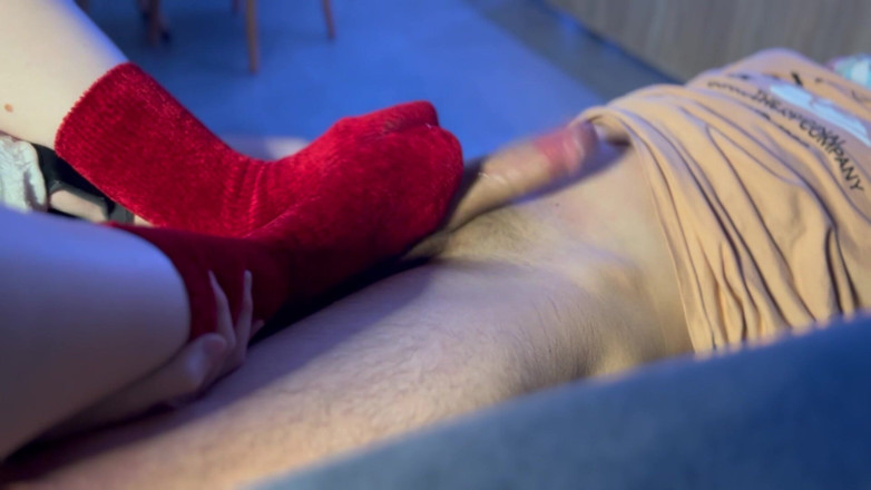 Frenchsockjob: 私のお気に入りの赤いふわふわ靴下の体験