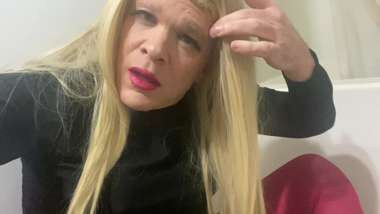 MadisonCD2025: Amadora Maricas Crossdresser em Lingerie e Meias fala sobre seu...