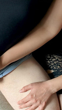 सेक्सी, कामुक हाथों से चुदाई विस्फोटक वीर्य शॉट की ओर ले जाती है
