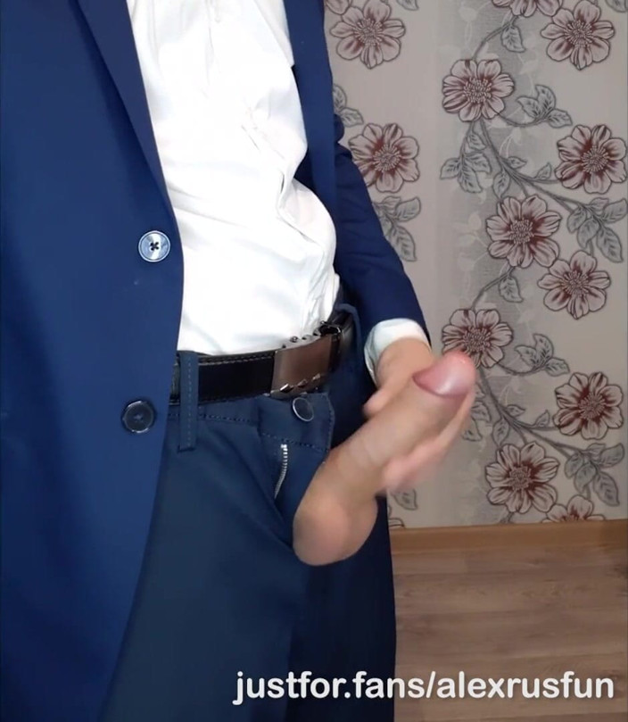 AlexRusFun: Ateşli azgın genç kız büyük yarağını kamerada gösteriyor ve mastürbasyon...