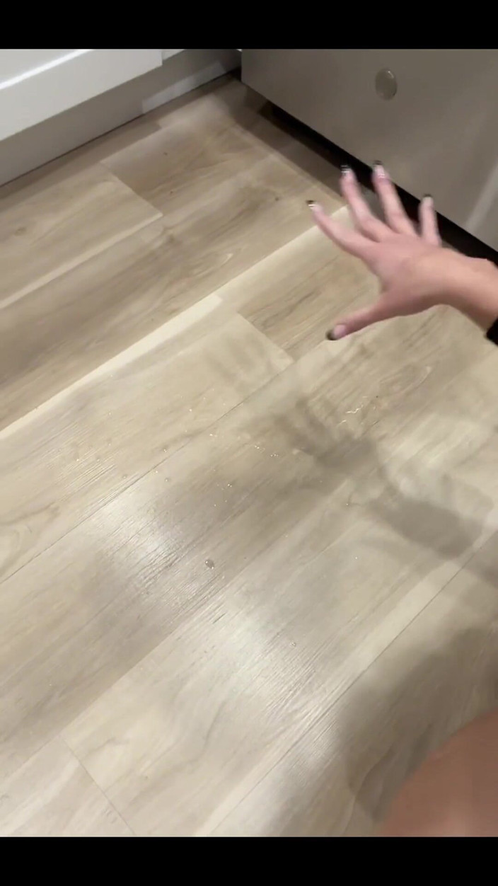 Tiffstreatsxoxo: Peeing in an Empty Alfredo Sauce Jar!! Making a Mess...