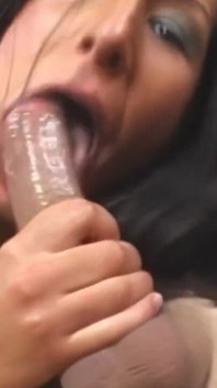 쓰리섬 혀 폭행으로 시오후키하는 미시 갈색 머리
