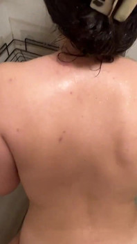 Sesso duro in doccia
