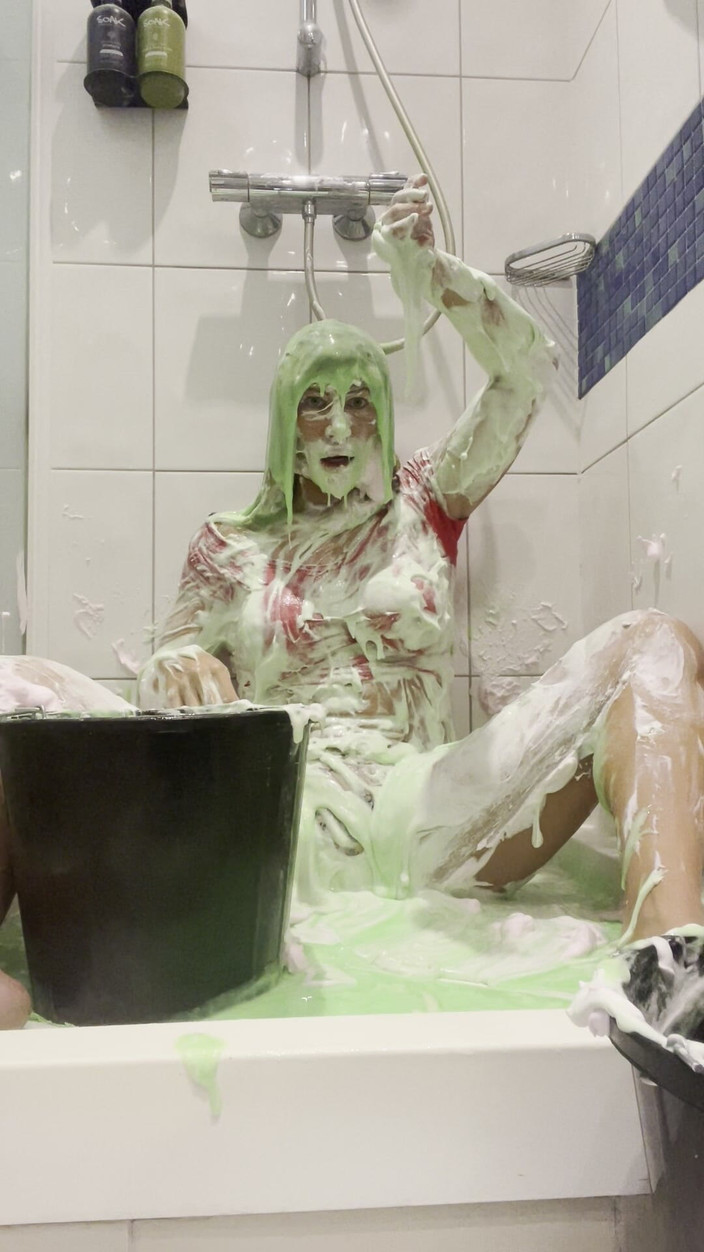 CALLIE ROKS: Pink Pies na obličej a Gunge Kbelíky přes moji hlavu