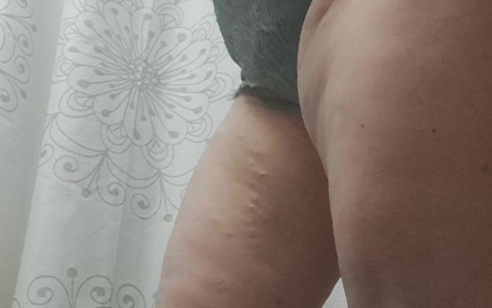 Mommy big hairy pussy: Stiefmoeder uitkleden is heet