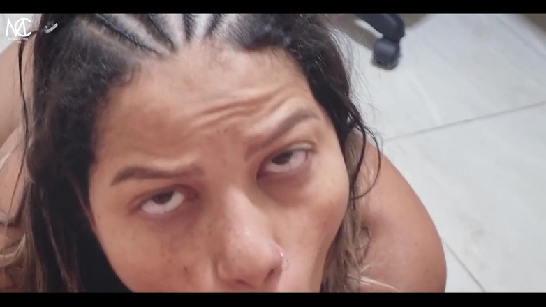 MarieChell: J’adore sucer la bite de mon copain, quelle bite juteuse...