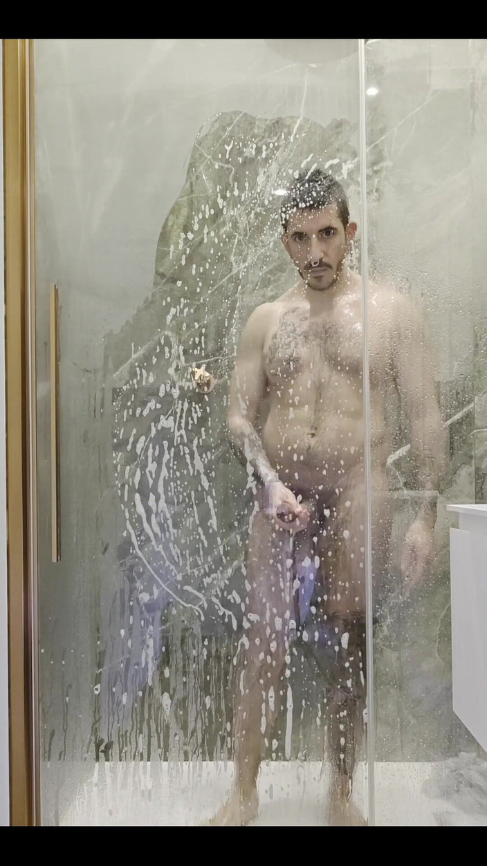 Max Xedephiro: Ai muốn tham gia cùng tôi trong phòng tắm?