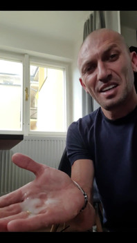 Wichs im modelhouse, Füße, arsch, sperma und ich schlucke mein sperma