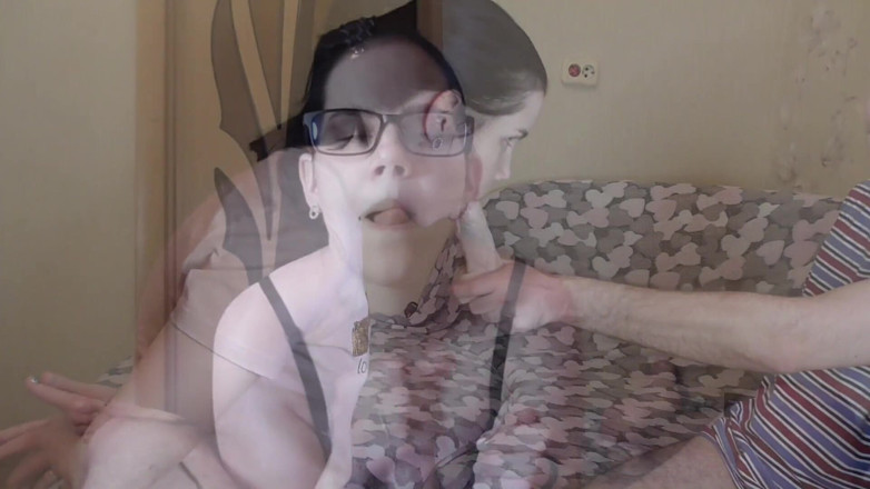 Anna Sky: Anna zuigt lul en dildo en krijgt cumshot