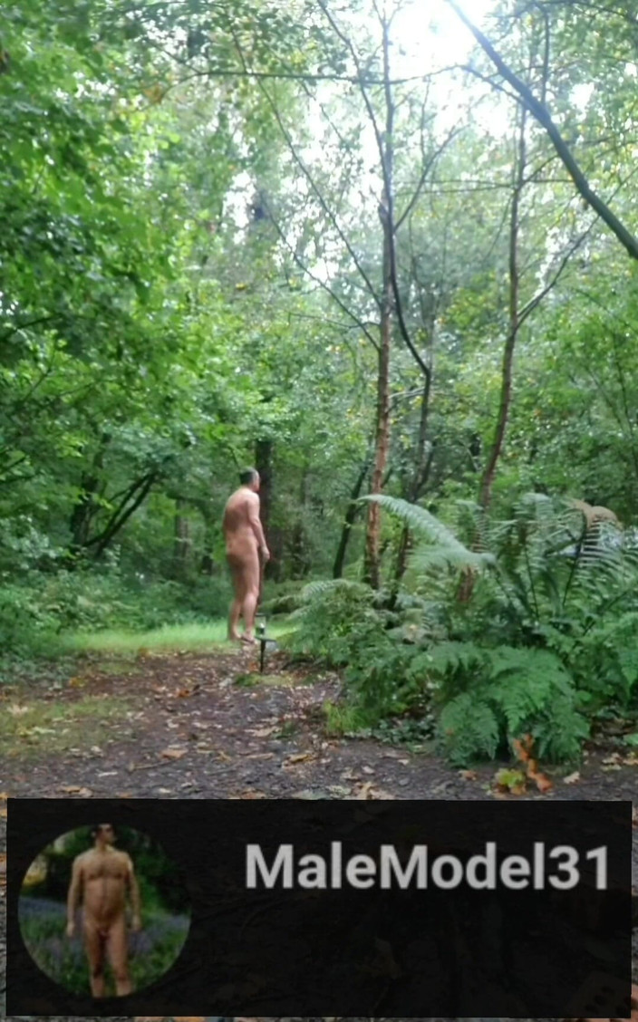 MaleModel: キャンプ中の裸のお尻