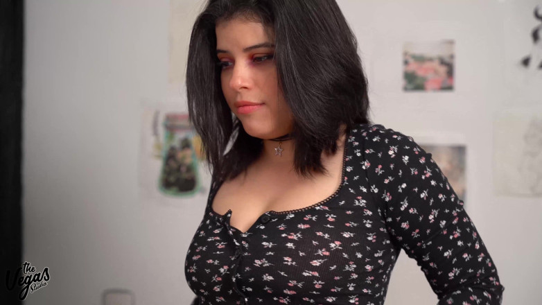 Selena Vega: Saya menipu suami saya untuk bertiga dengan bff saya dan...