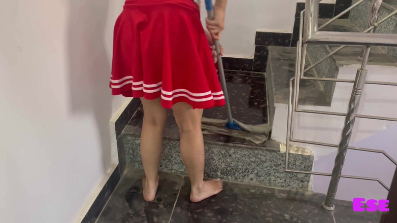 Sammy Sins: Desi sexy služka šuká, zatímco dělá domácí práce