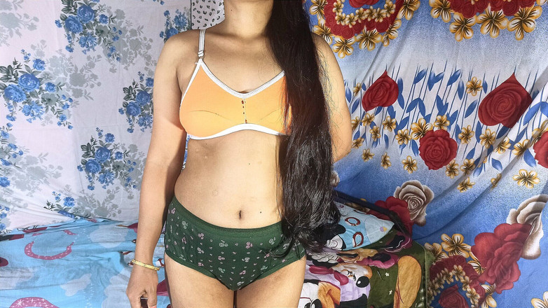 Namita: 德西印度大屁股微胖继妹狗式粗暴性爱