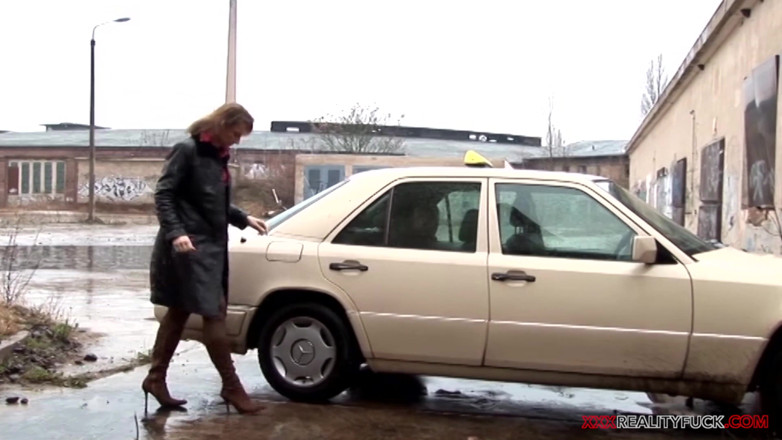 Czech Pornzone: Paseo extendido de adentro y de salida.