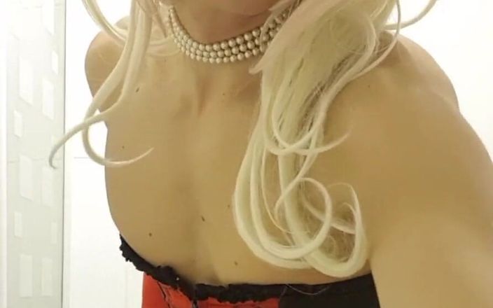JessicaXD: Blond Jessica ger lite retas, känner sig kåt svart röd...