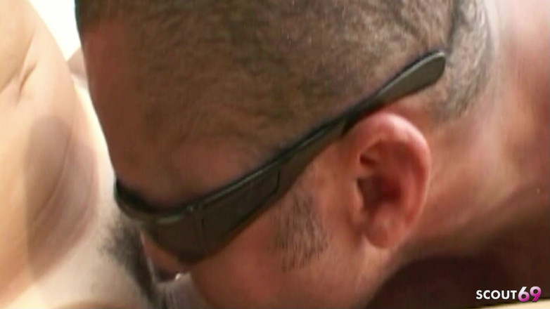 Shemale TS Collection: BBCが異人種間屋外での対人でホットなブロンドのトランスジェンダーとアナルでセックス