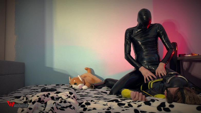 Wanheldvig: Latex Drone Session Gas Mask, Socks Fetish &amp; Passionate Switch Play