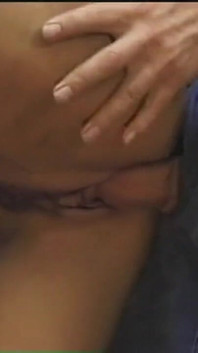 Ella se quita las bragas y es follada en el trabajo por una gran polla