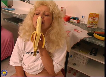 Mature NL: Hårig fitta mogen hemmafru