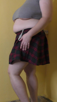 Dominante milf esposa faz uma punheta dominatrix para pau virgem e usa seu esperma como material de reprodução - Milky Mari