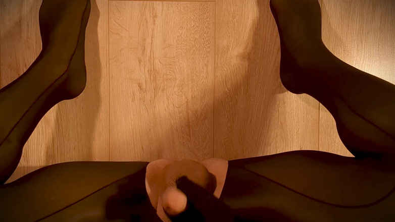 Julie Shine: Густа Сперма На Моїх Блискучих Чорних Колготках