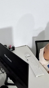 직장 첫날에 괴롭힘.
