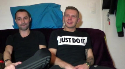 Gaybareback: Oswar Wood topp XXL Guy creampie botten