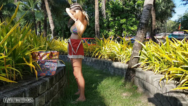 SweetButtocks: Mặc quần áo trước khi đi đến bãi biển