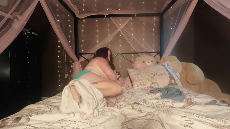 SexyNEBBW: Seksi iri güzel kadın turkuaz külot sattı
