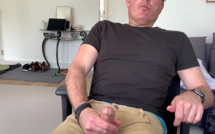 TJenner: Scherpe, verbale masturbatie, mijn afgesneden pik bespreken