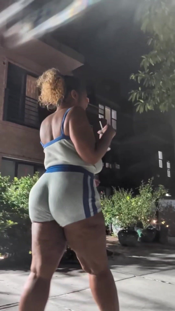PutiLing: Leg Tease Redbone BBW Natural Fat Ass Walking Bow Legged...