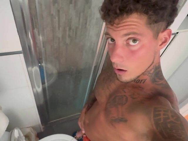 Boygym Muscle Piss in My Bathroom (Boy gym)