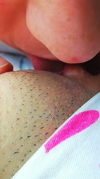Half meiner stiefschwester, einen orgasmus mit cunnilingus zu haben