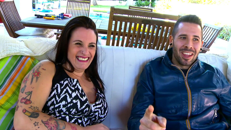 Horny Two really wet MILFs: La splendida zoccolo di cammello bagnato di Babe pulsa ben...