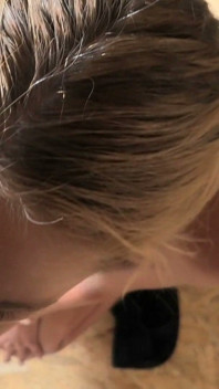 Hotwife!! Nadržená blondýna MILF se nechá šukat řemeslníkem!!