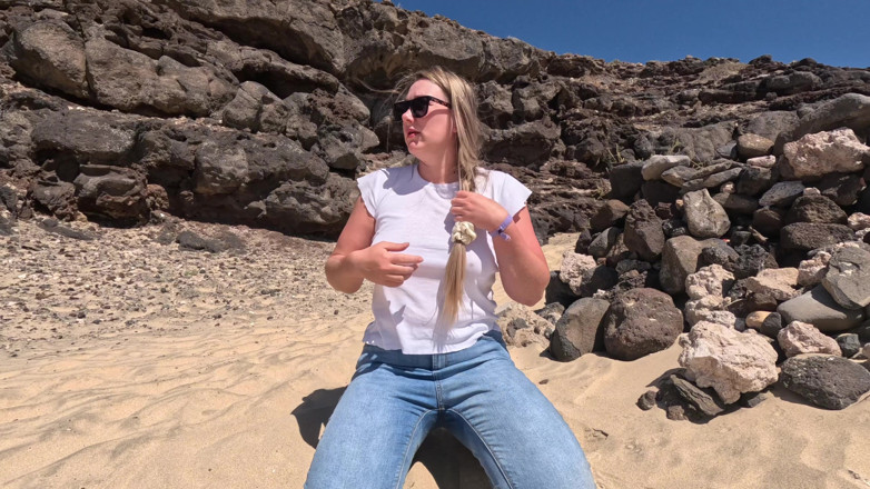 Emma Voyeur: Casual strandplassen - spijkerbroek nat maken buitenshuis