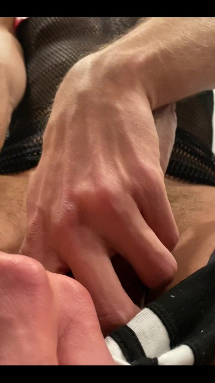 Twohotb: Handjob