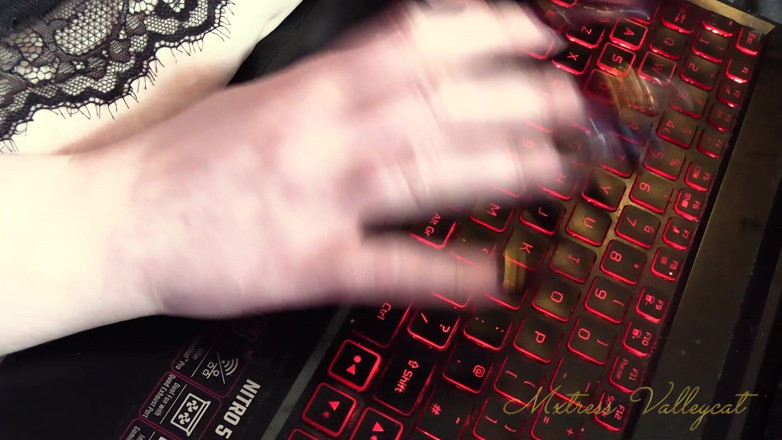 Mxtress Valleycat: Log in to Ruin