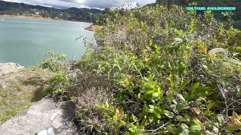 MIAA06: 我在湖里操了一个漂亮的年轻女人，以换取她