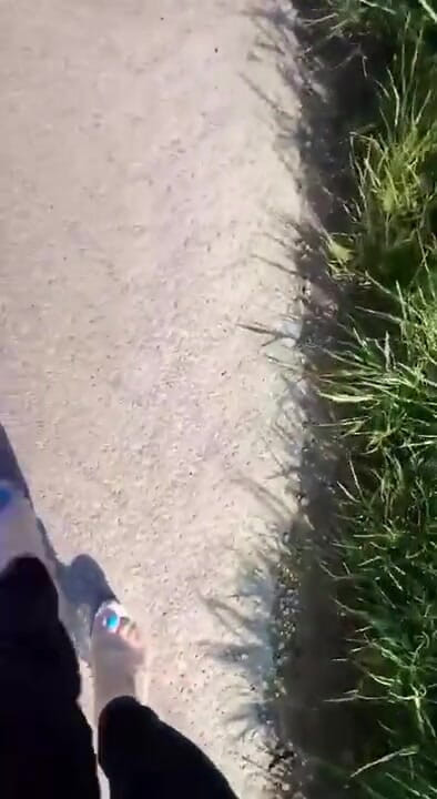 BadCat: Gambe sexy che camminano con i tacchi alti