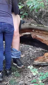 Sledování sexu v lese se dvěma lesbičkami - lesbická iluze