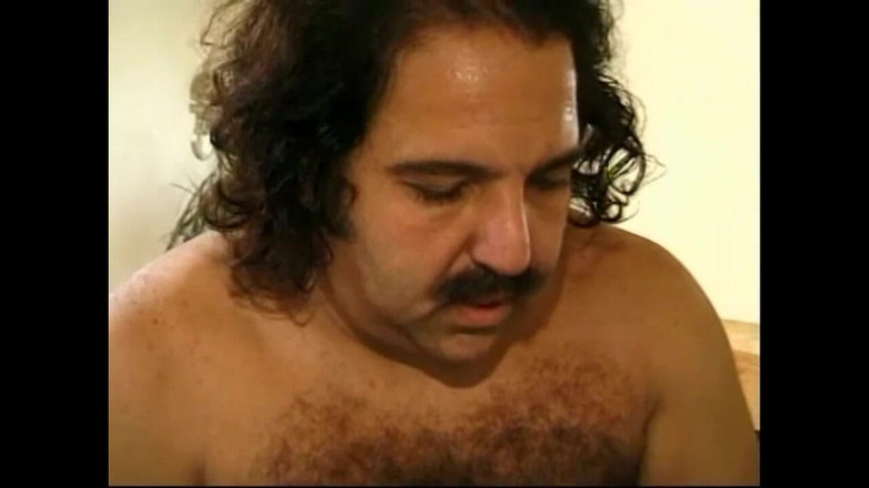 Vintage megastore: 彼女の顔に絶頂する大きな成熟したコックに犯されたホットな黒人のティーンの尻