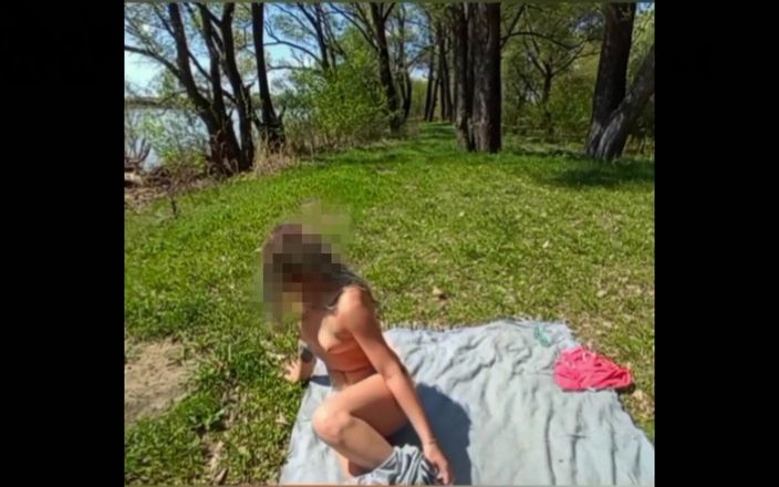 LuxuryNut: Blowjob on the Beach in Front of People