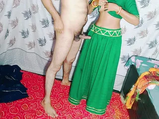 नवविवाहित खड़े होकर चुदाई